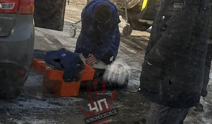 На шиномонтаже в Новомосковске мужчина умер, не дождавшись скорой