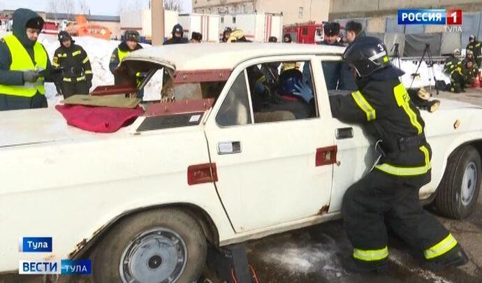 В Туле 40 спасателей на время ликвидировали последствия ДТП