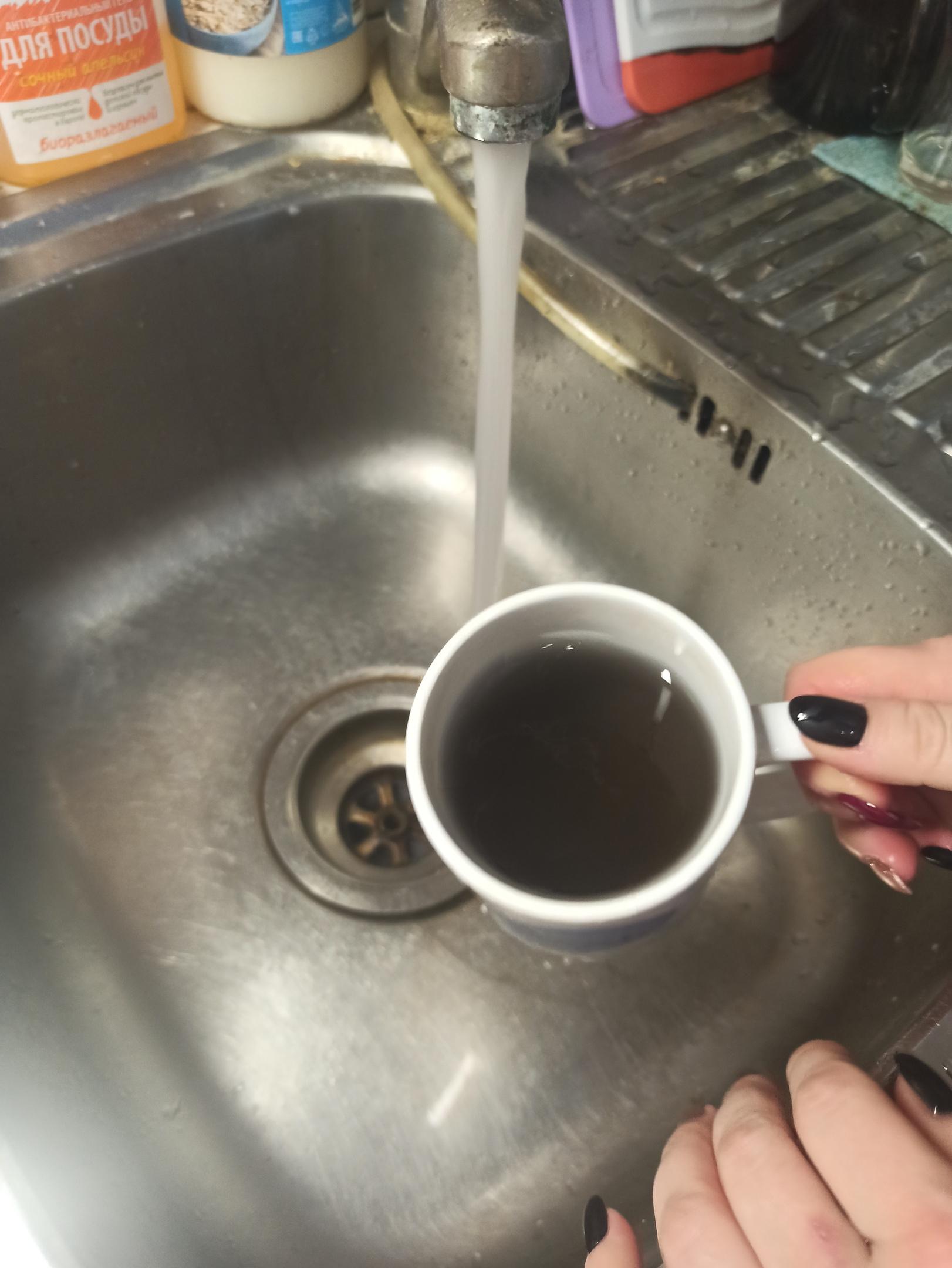 В Суворове вместо воды из-под крана льется «нефть»