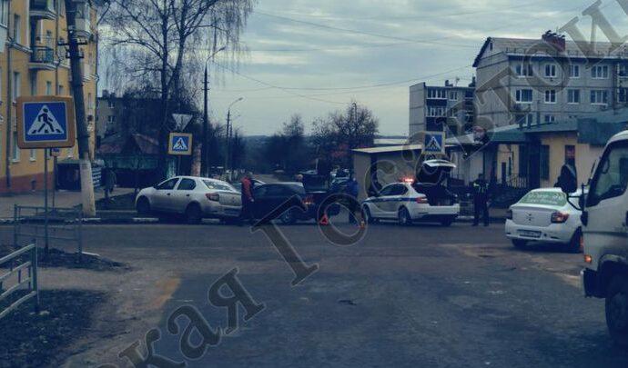 Девочку-подростка увезли в больницу с места ДТП в Ефремове
