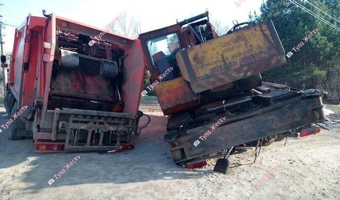 Дорога не выдержала двоих. В Туле провалились мусоровоз и автокран
