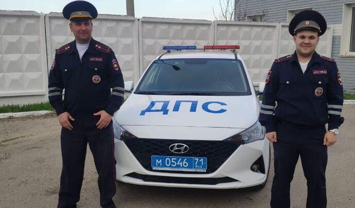 Тульские автоинспекторы помогли с ремонтом дальнобойщику