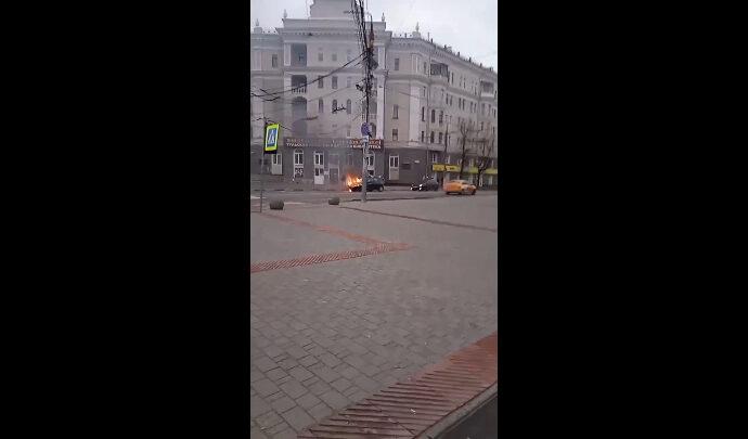 Возле детской областной библиотеки загорелась машина