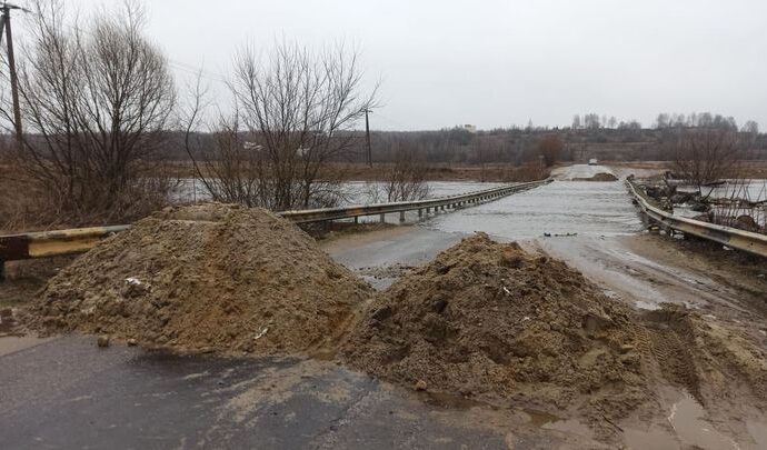 Вода затопила мосты в Фёдоровке, Никольском, Орлово и Болотском