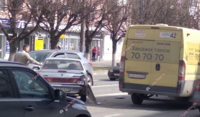 Водитель маршрутного такси в Туле сыграл в «пятнашку»