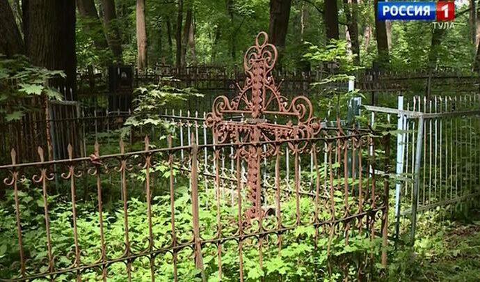 Туристы не заблудятся на Всехсвятском кладбище Тулы