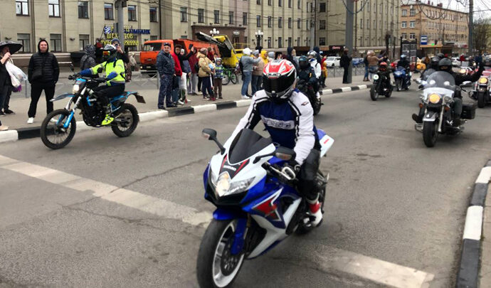 Более 500 байкеров участвуют в открытии мотосезона в Туле