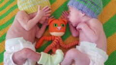 Волонтеры вяжут вещи для тульских малышей-торопыжек