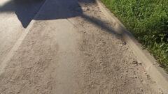 Заплатки, грязь и ржавчина: как выглядит Металлургов спустя 8 месяцев после ремонта по БКД