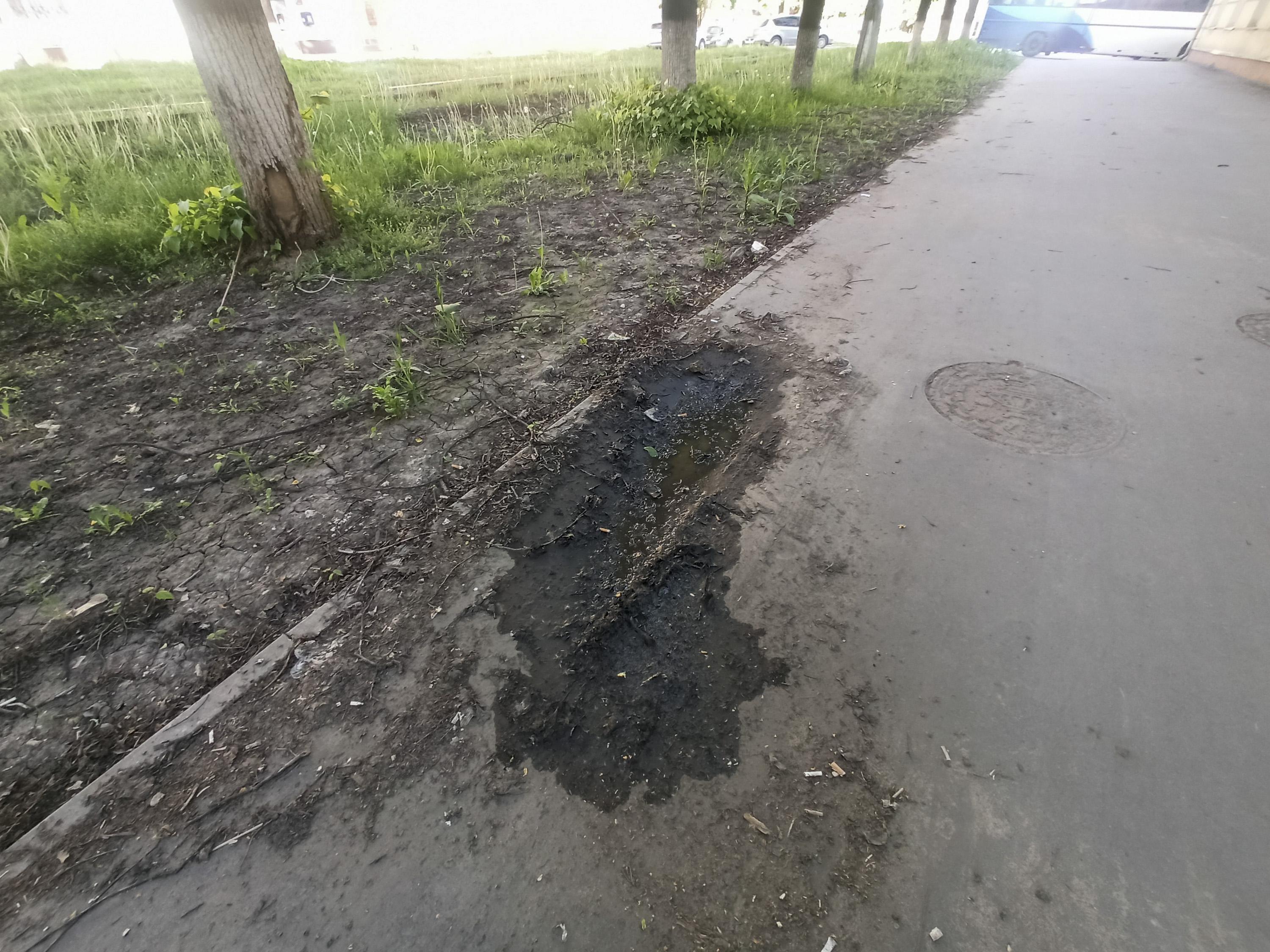 Заплатки, грязь и ржавчина: как выглядит Металлургов спустя 8 месяцев после ремонта по БКД