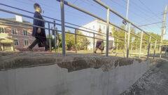 Заплатки, грязь и ржавчина: как выглядит Металлургов спустя 8 месяцев после ремонта по БКД