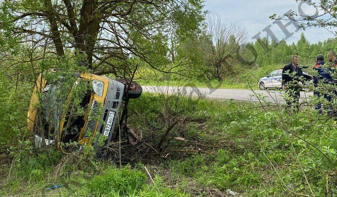 После неудачного обгона под Тулой две машины разъехались по кюветам