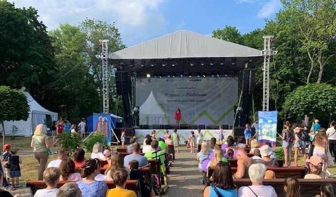 В Платоновском парке фестиваль «Семейный пикник» завершится концертом группы «Корни»