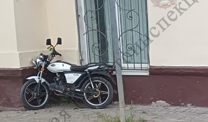 В Белеве 15-летний подросток влетел на мотоцикле в здание музея Ж/Д Вокзала