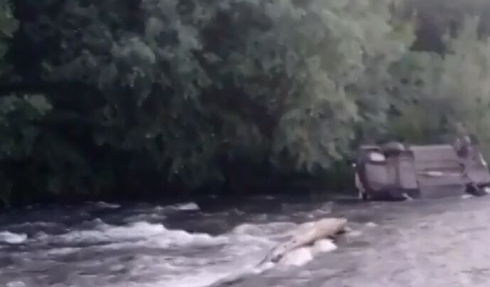 В Ефремове машина рыболова сорвалась в реку