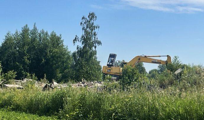 В деревне Большие Калмыки снесли опасный детский сад
