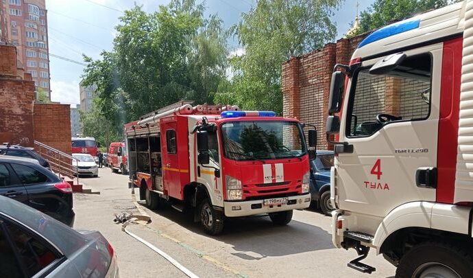 В доме на Красноармейском проспекте в Туле загорелась шахта лифта