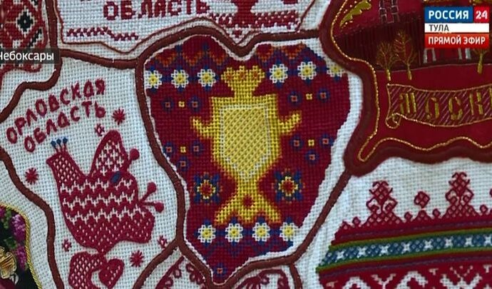 Тулячка вышила самовар на уютной карте России