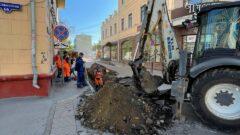 В Бухоновском переулке чинят ливнёвку В Бухоновском переулке чинят ливнёвку