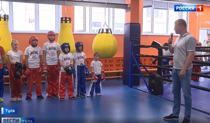 Александр Поветкин отметил, что юные туляки хорошо машут ногами