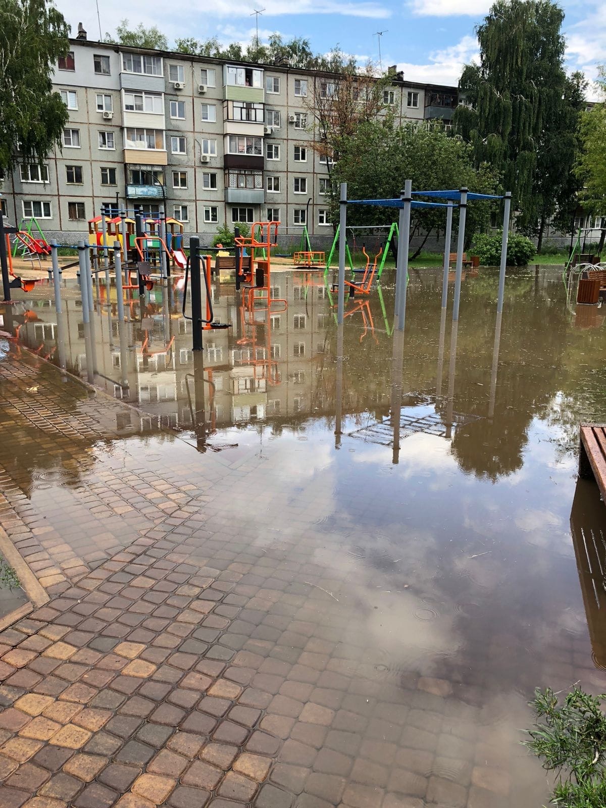 Новый сквер на Епифанской в Туле ушел под воду