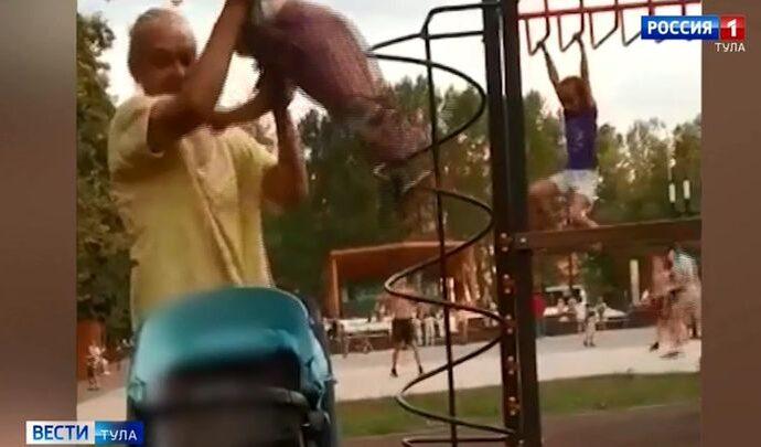 Алексинцев возмутило агрессивное обращение пенсионерки с ребёнком