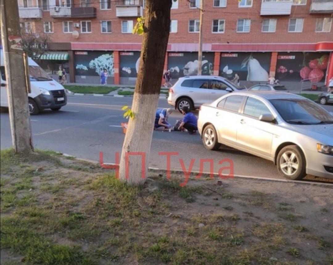 В центре Тулы мотоциклист сбил пенсионерку. Женщина умерла в больнице