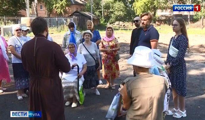 В Узловой провели службу на месте будущего храма