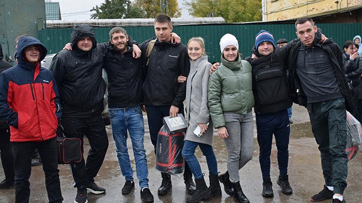 Частичная мобилизация продолжается: в Узловой еще одна группа призывников отправилась в учебку