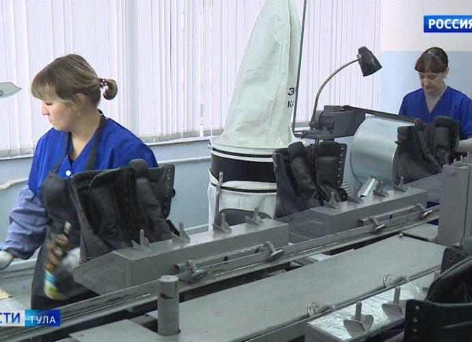 На обувной фабрике в Донском сделали армейские берцы с гарантией 2 года