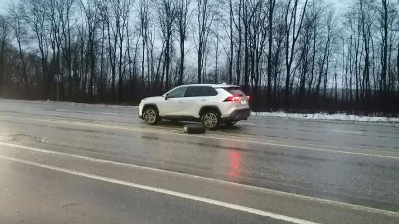 Автобус «Новомосковск – Тула» на ходу потерял колесо