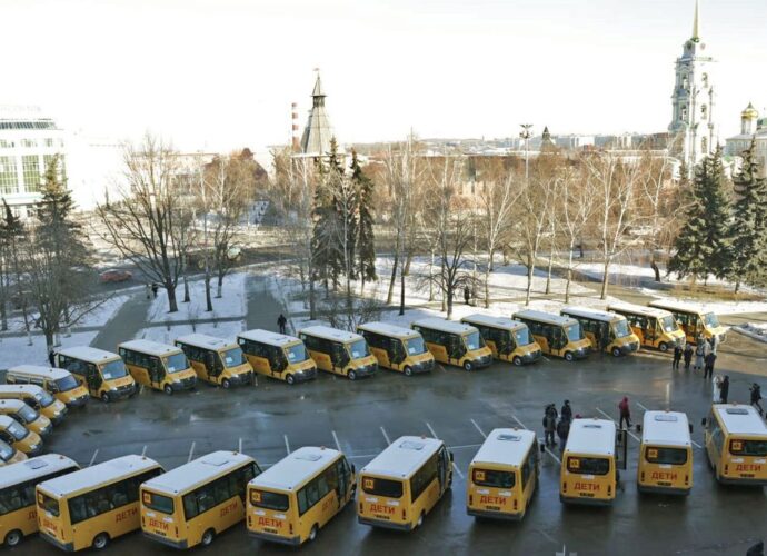 30 школ Тульской области получили новые автобусы