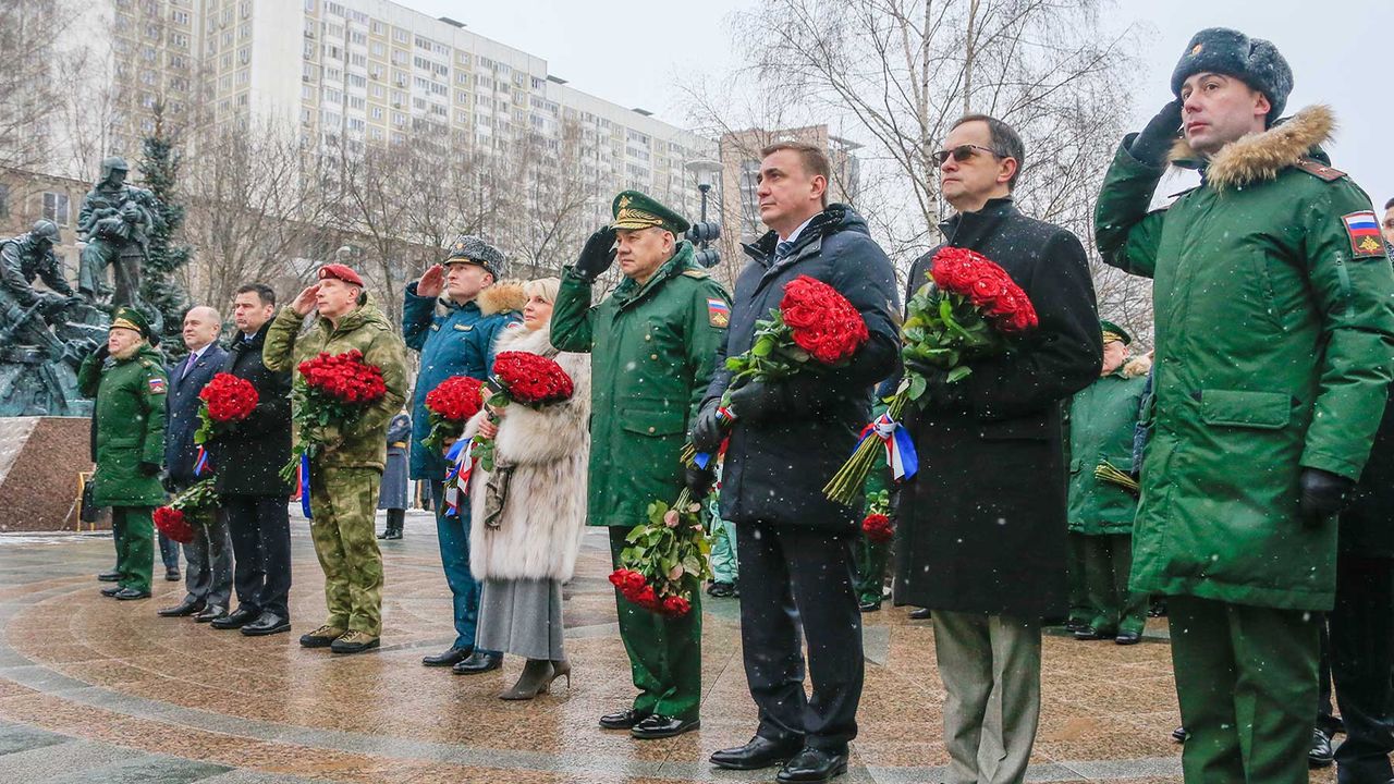 Алексей Дюмин принял участие в открытии памятника Герою России Евгению Зиничеву