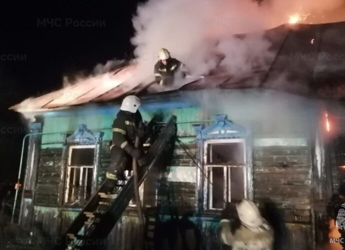 Ночью сгорел дом в деревне Фёдоровка