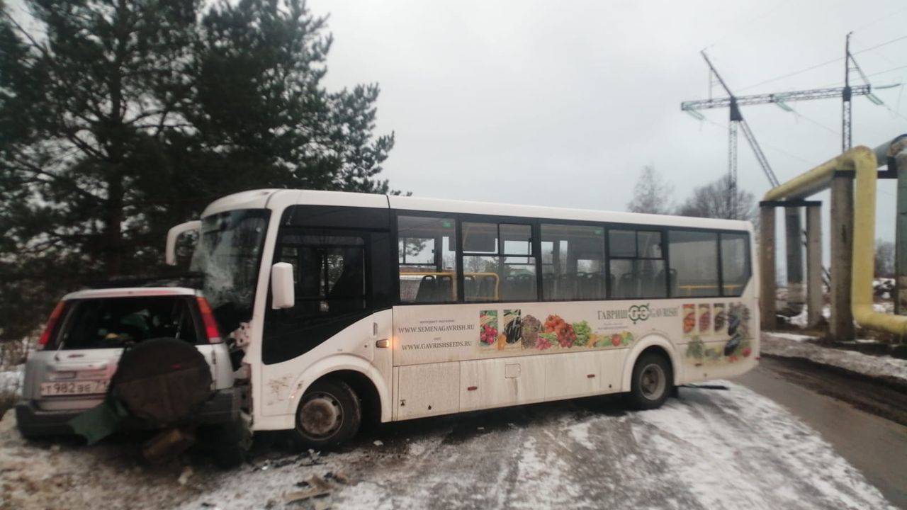 В Алексине в ДТП с автобусом погиб водитель внедорожника