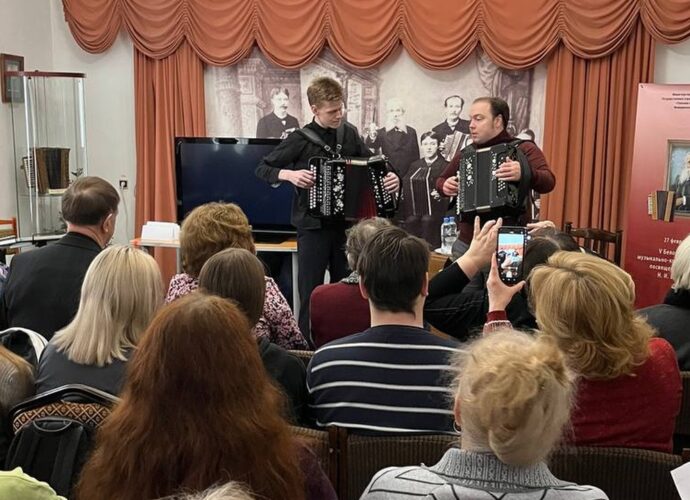 В Туле отмечают 195-летие со дня рождения гармониста Николая Белобородова
