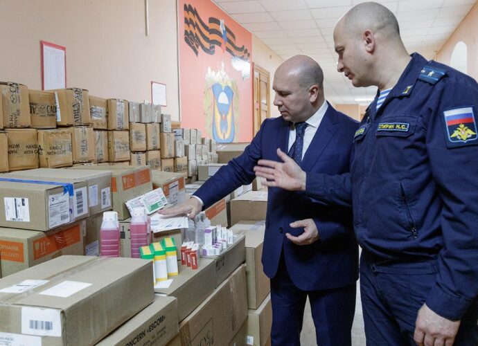 Военные медики ЛНР получили из Тулы лекарства и оборудование