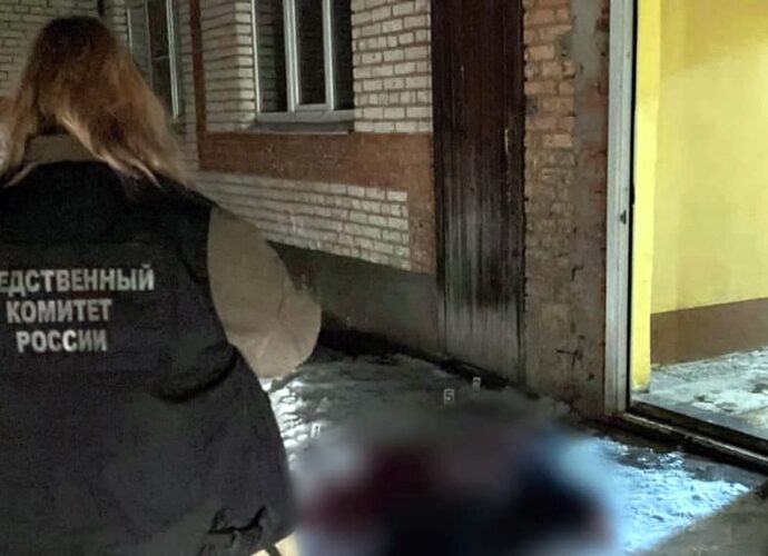 В Донском возле больницы убили женщину