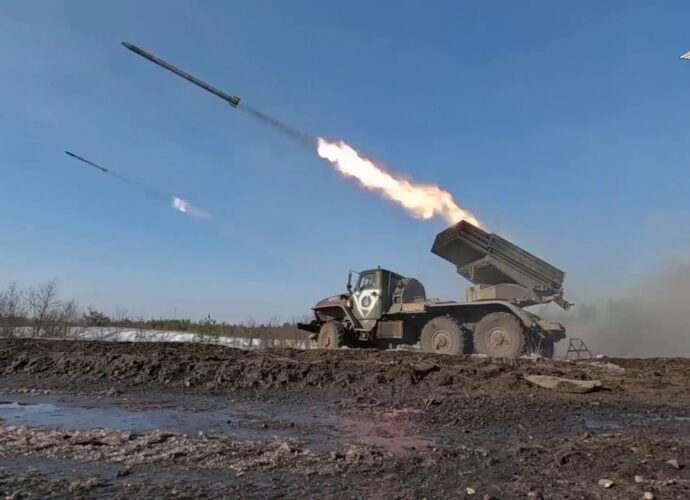 Минобороны показало работу установок «Град» в зоне СВО