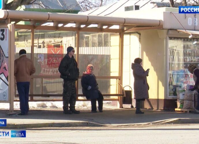 В праздничные дни вандалы разбили в Туле около 20 остановочных павильонов