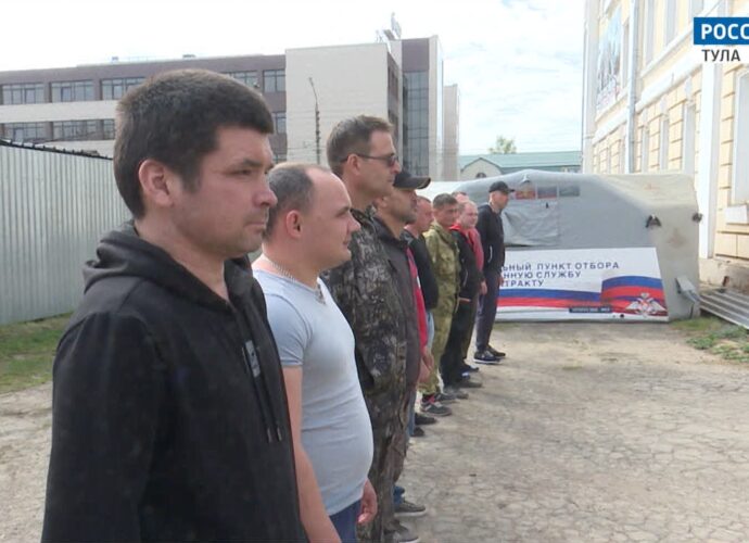 Ещё 14 туляков ушли служить по контракту