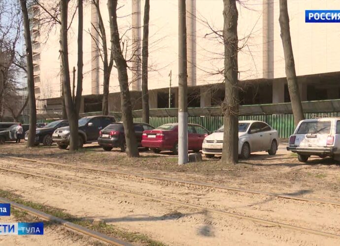 Минус две тысячи за парковку на газоне: в Туле прошёл рейд у Центрального парка
