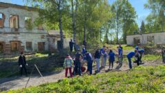 В усадьбе Федяшево устроили генеральную уборку перед театральным фестивалем