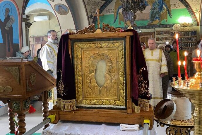 В Тульскую область прибыла чудотворная мироточащая икона Божией Матери