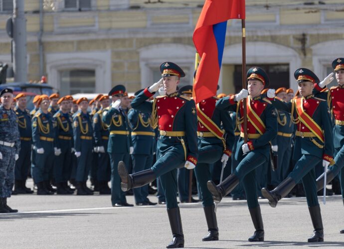 Более 1000 участников, свыше 50 единиц техники: как прошел военный парад в Туле