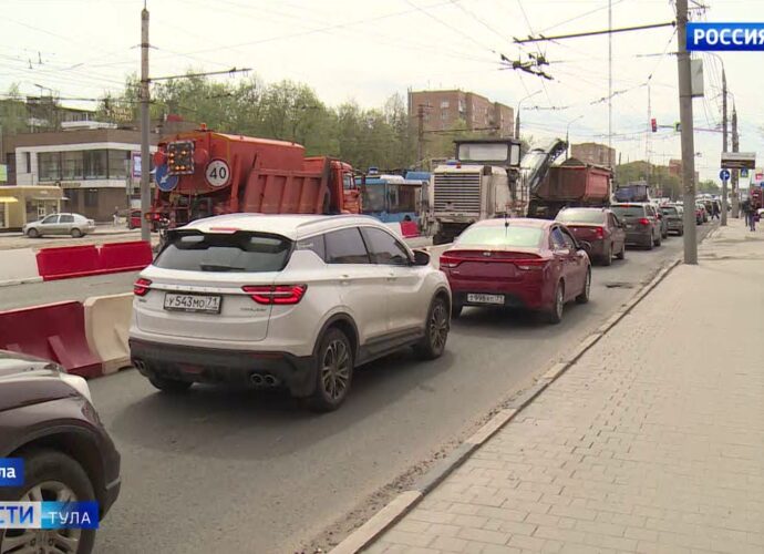 Закипают моторы и нервы: как идёт ремонт проспекта Ленина в Туле