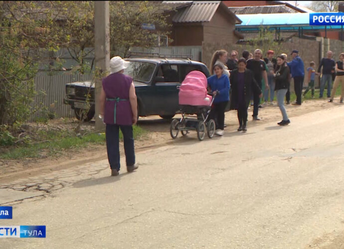 Жители Скуратово ежедневно рискуют, выходя на проезжую часть