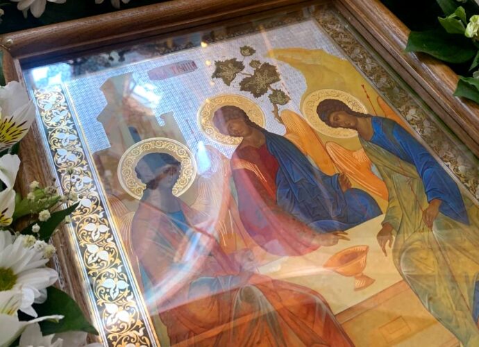 Православная церковь отмечает великий христианский праздник – Троицу