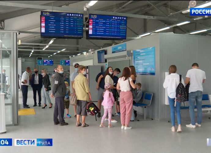 Президент Владимир Путин принял решение приостановить действие правила об обязательном загранпаспорте для детей до 14 лет при поездках в Абхазию и Южную Осетию.