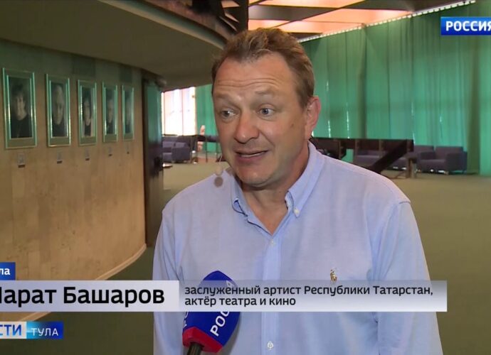 Марат Башаров привёз тулякам лёгкий спектакль о любви